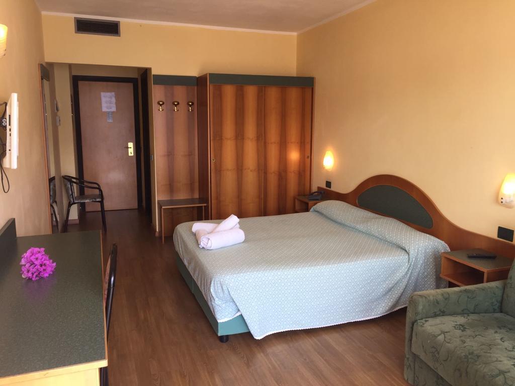 Hotel Lido Gargnano Luaran gambar