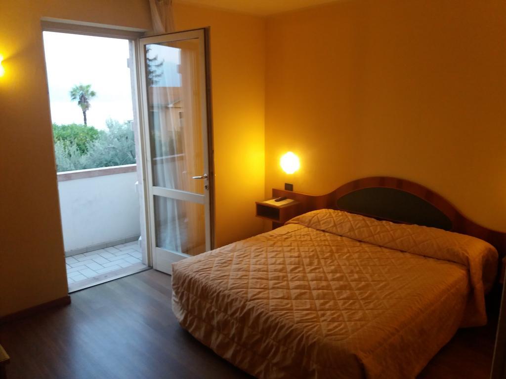 Hotel Lido Gargnano Luaran gambar