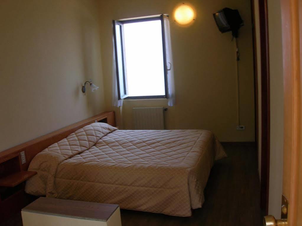 Hotel Lido Gargnano Luaran gambar