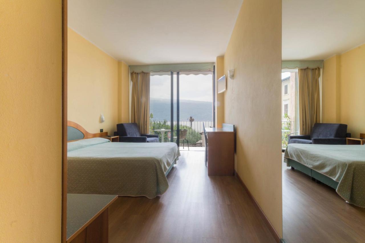 Hotel Lido Gargnano Luaran gambar