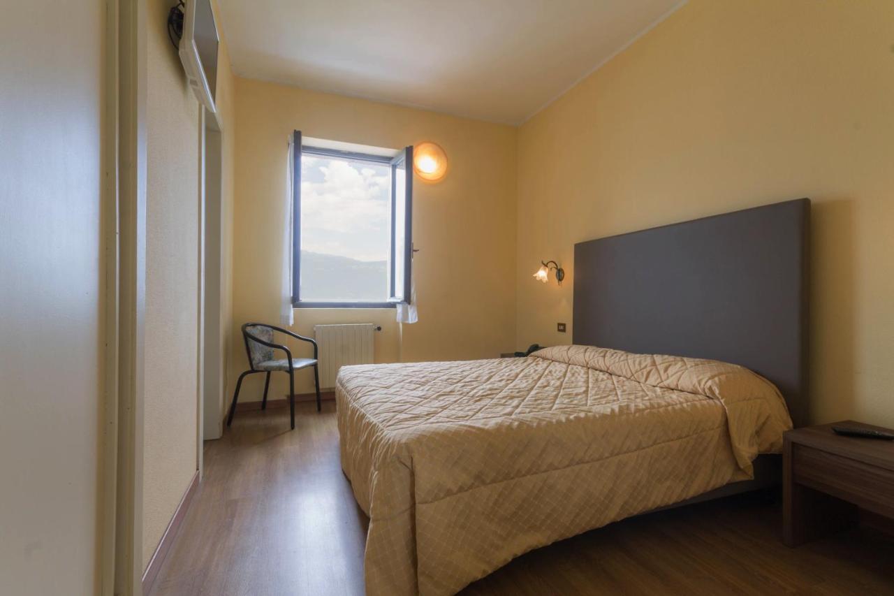 Hotel Lido Gargnano Luaran gambar