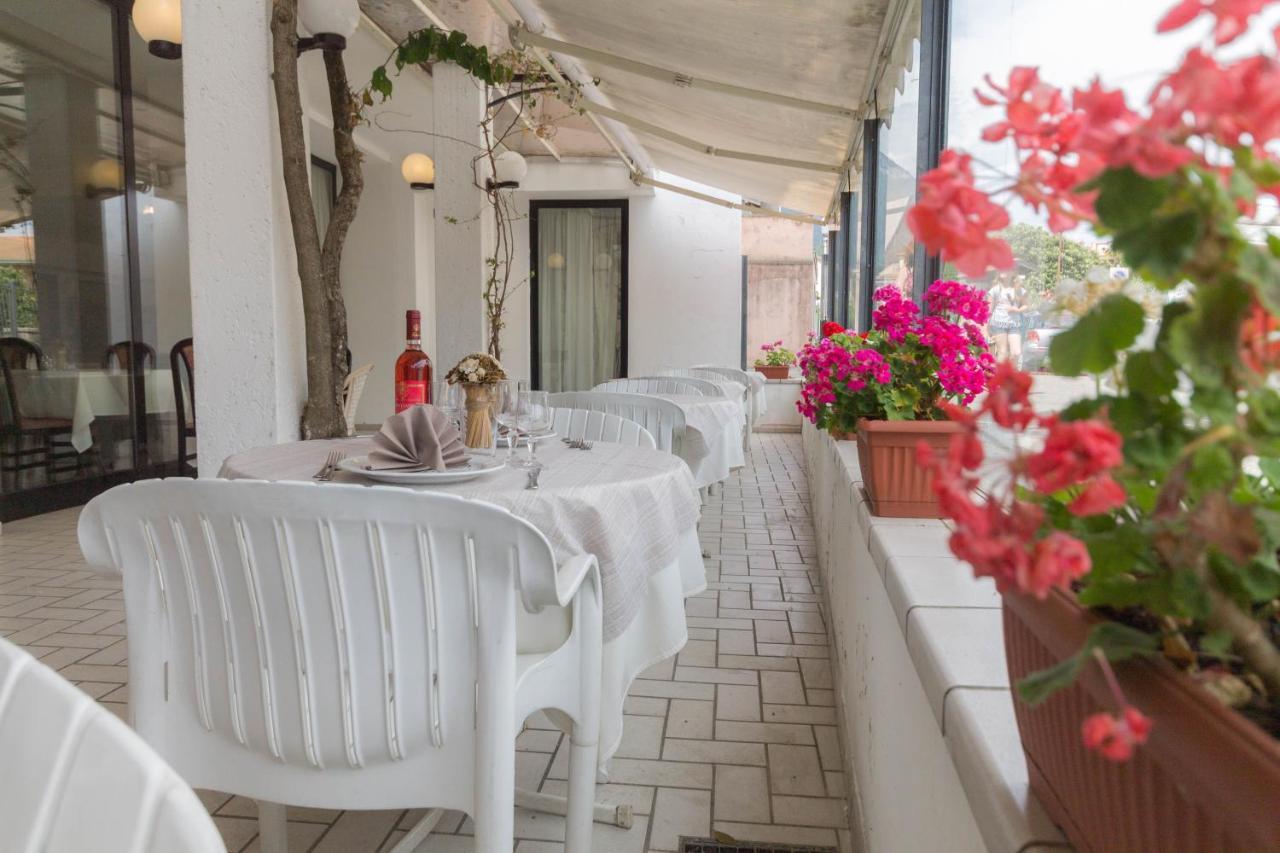 Hotel Lido Gargnano Luaran gambar